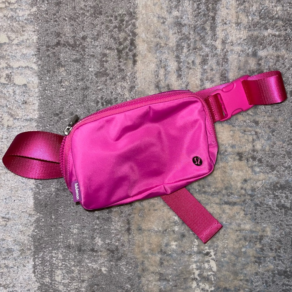NWOT Sonic Pink EBB